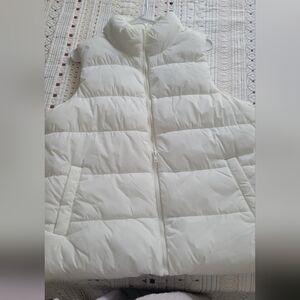 Old Navy Women's White Puffer Vest